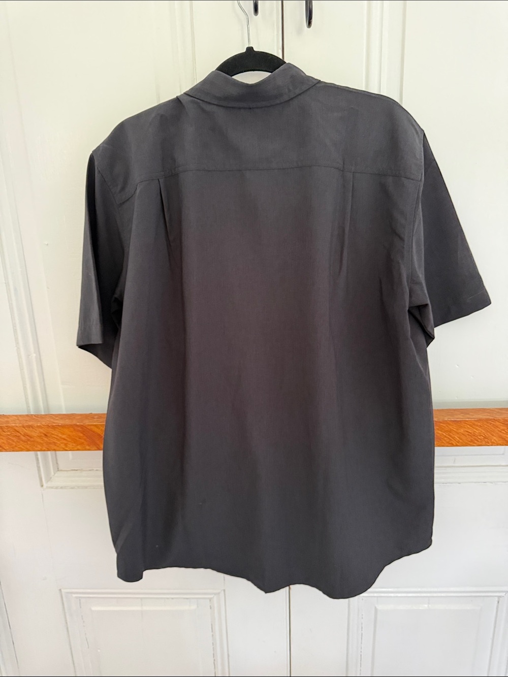 Orvis Men's Short-Sleeve Button-Down Shirt in Charcoal - Picture 6 of 9